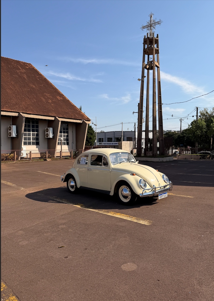 Fusca 1968 no pátio paroquial